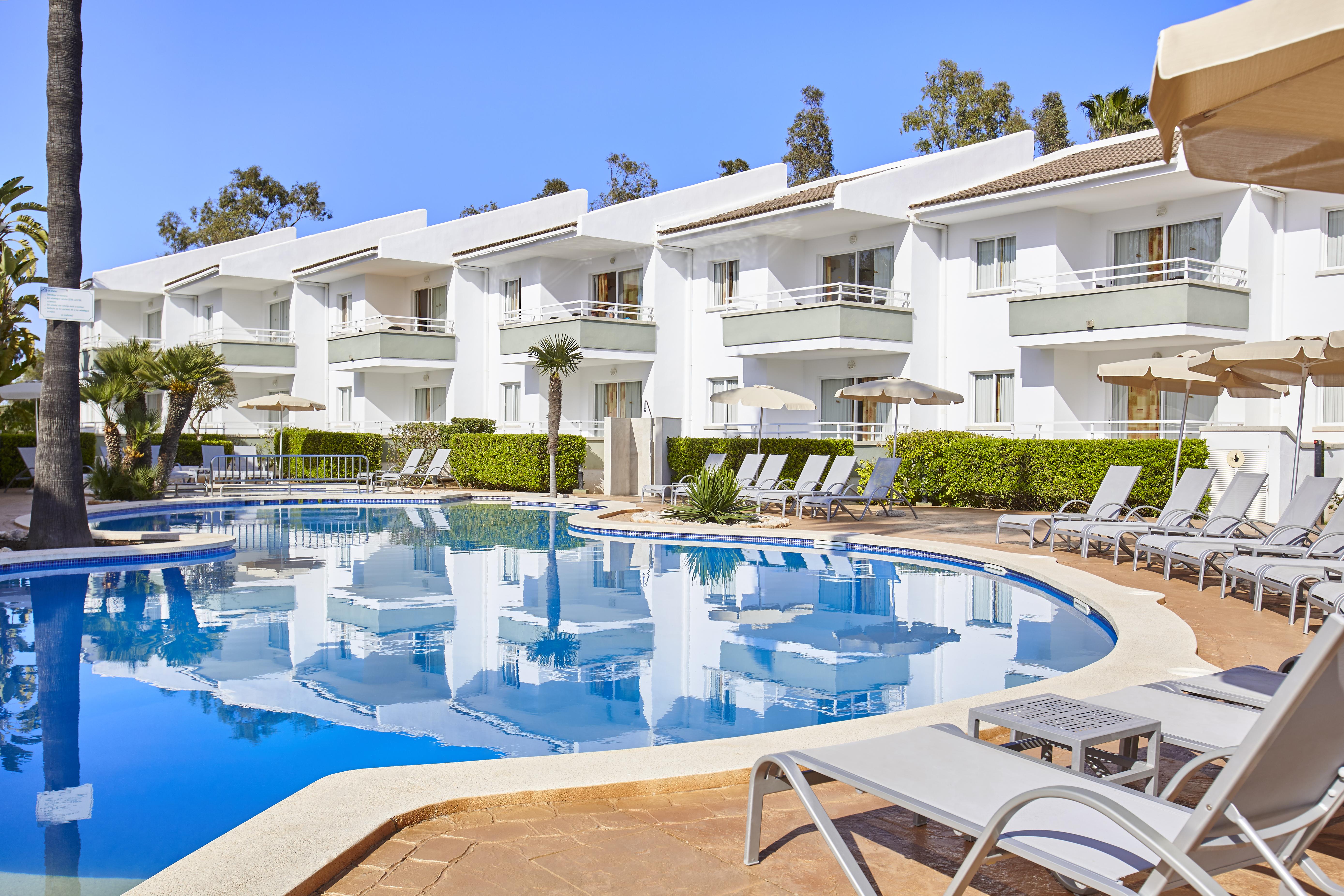 Universal Aparthotel Elisa Playa de Muro  Kültér fotó
