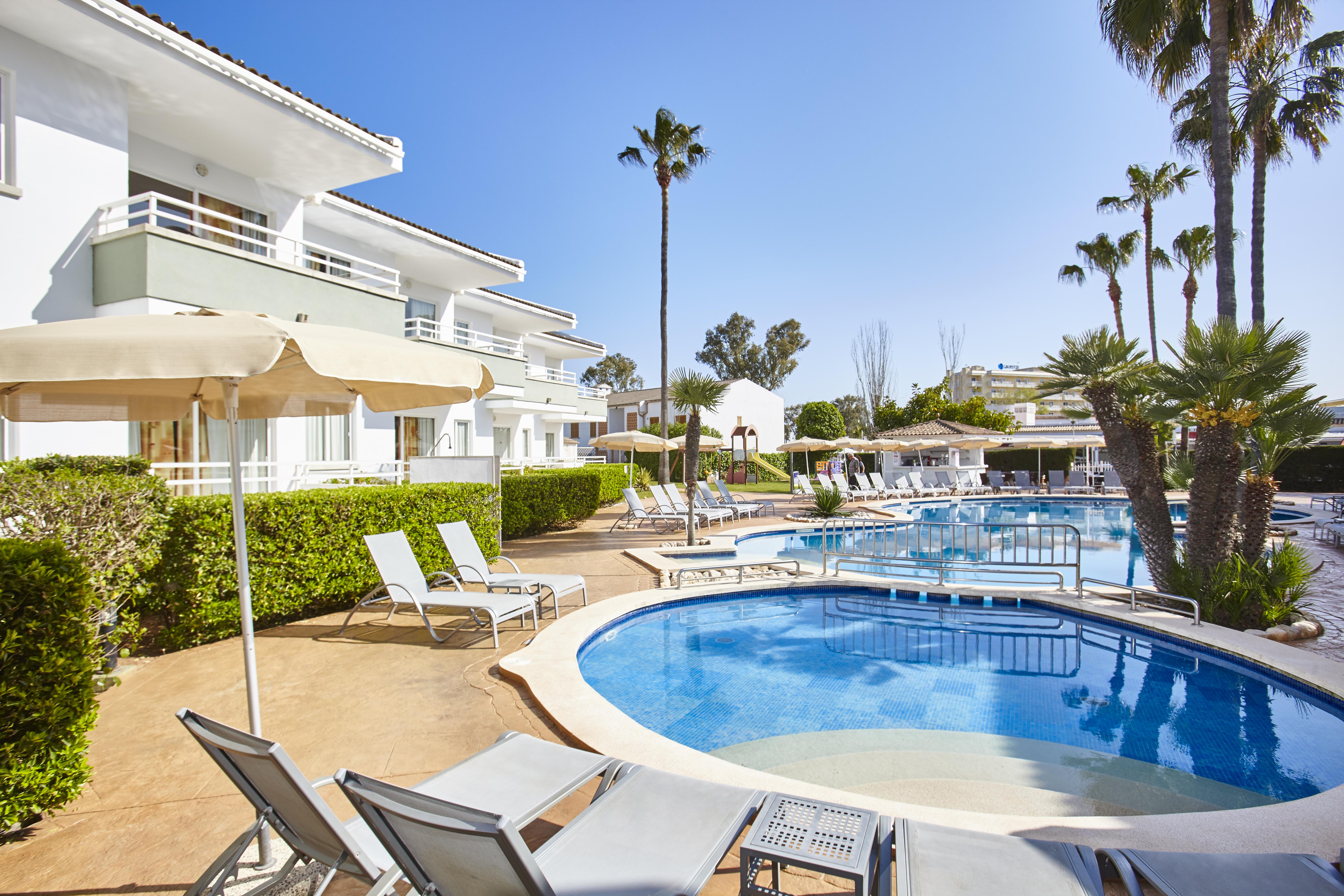 Universal Aparthotel Elisa Playa de Muro  Kültér fotó