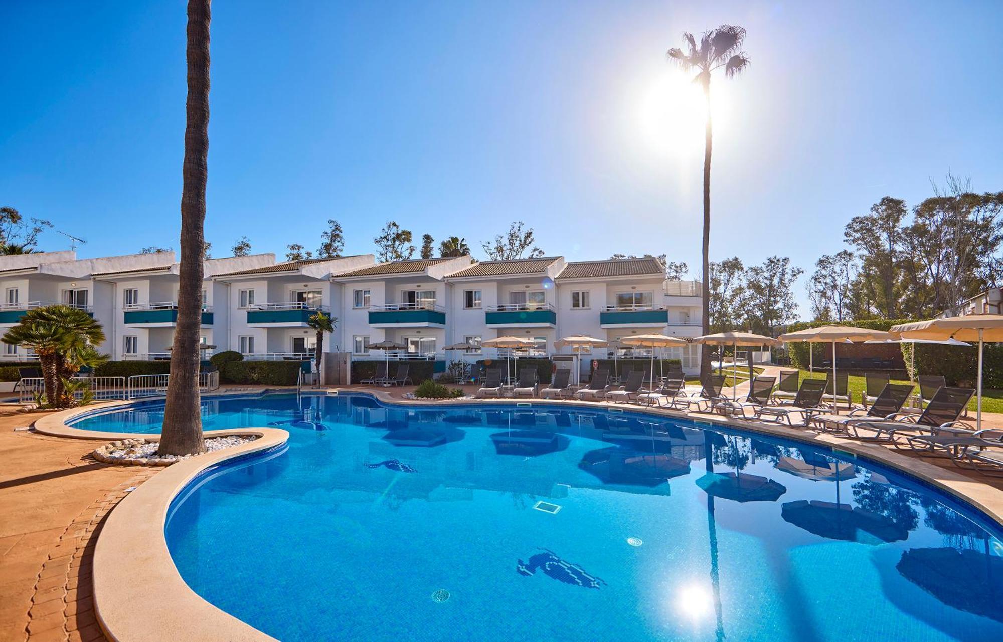 Universal Aparthotel Elisa Playa de Muro  Kültér fotó