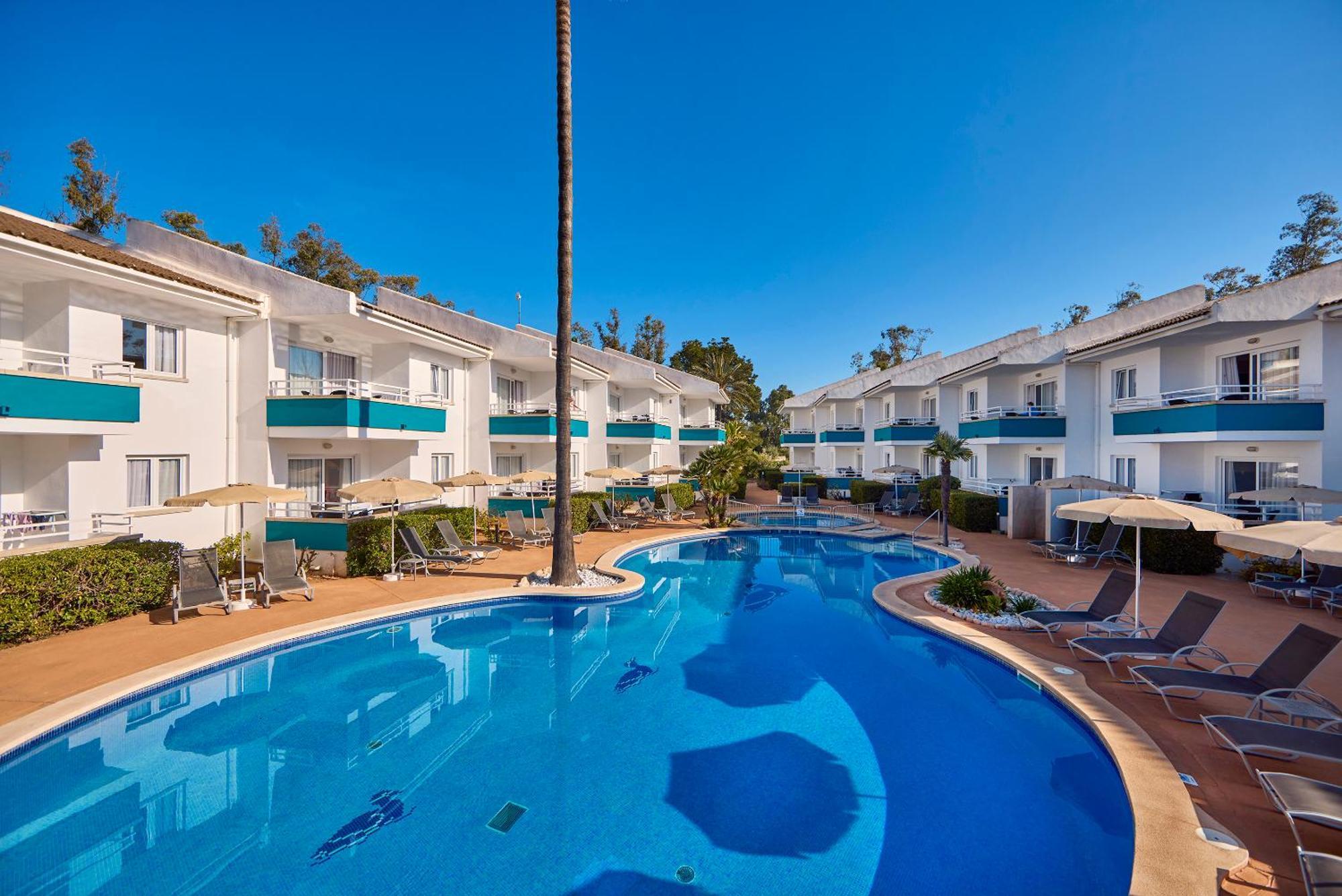 Universal Aparthotel Elisa Playa de Muro  Kültér fotó
