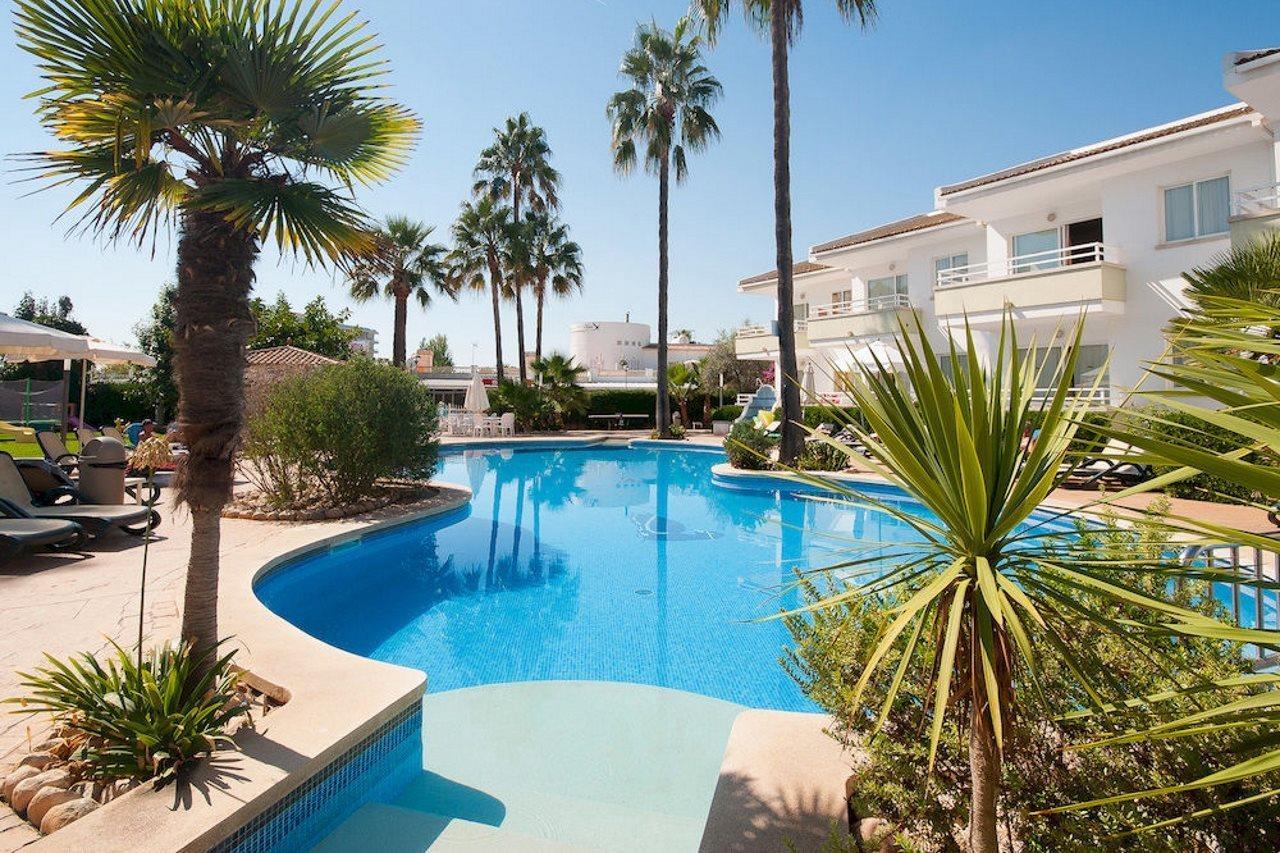 Universal Aparthotel Elisa Playa de Muro  Kültér fotó